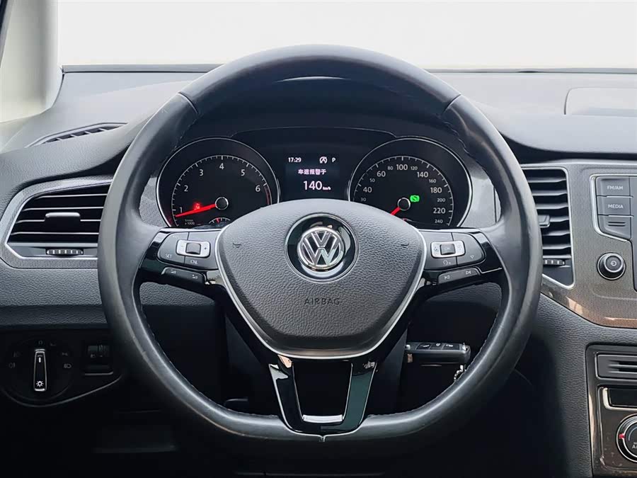 Volkswagen Golf Sportsvan 2017 car image #19