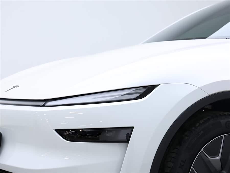 Tesla Model Y L 2025 immagine di auto #19