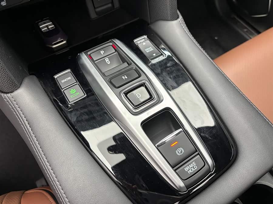 Honda UR-V 2018 immagine di auto #19