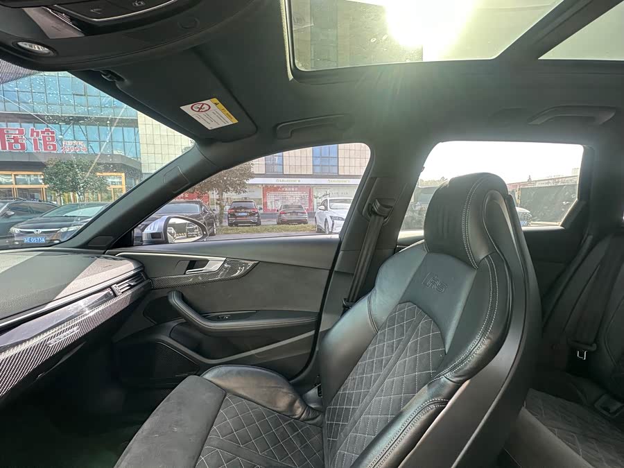 Audi RS 4 2019 car image #19