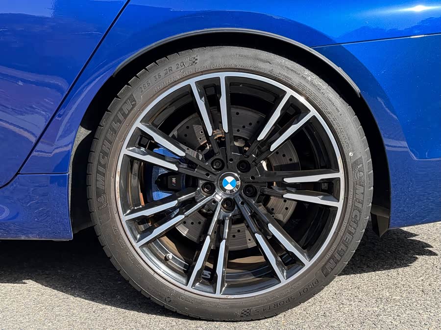 BMW M5 2018 car image #19