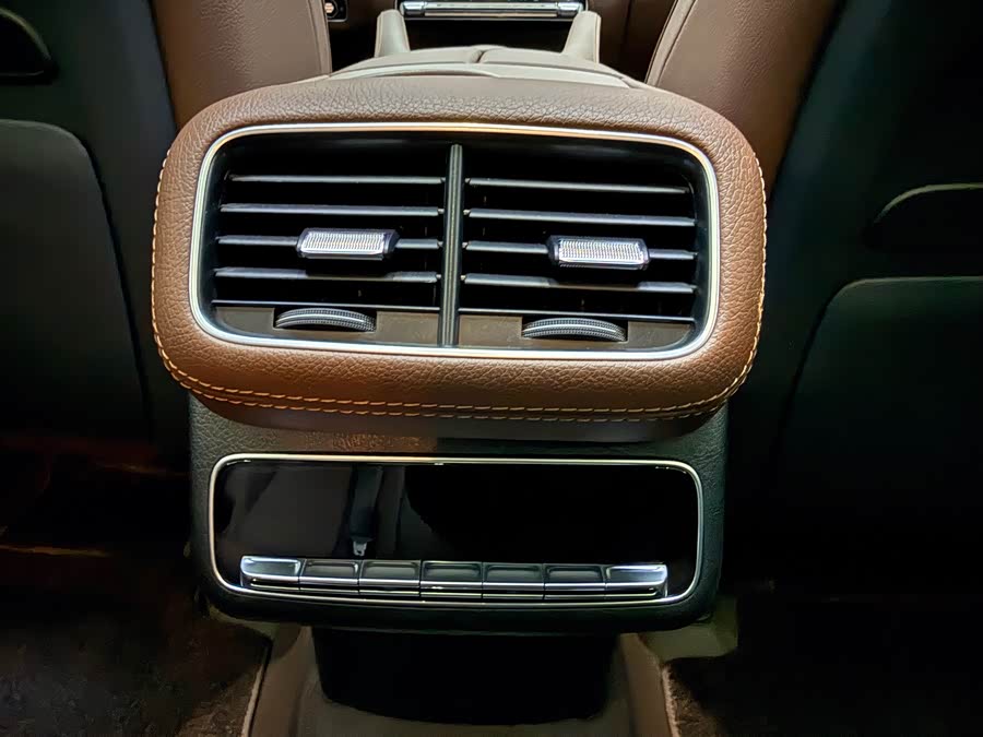 Mercedes-Benz GLS Class 2024 car image #19