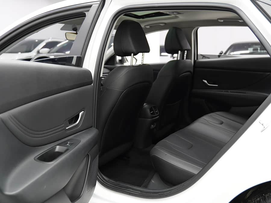 Hyundai Elantra 2022 immagine di auto #19