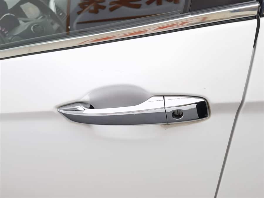 2015 car image #19