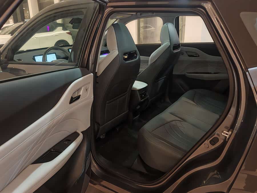 Changan UNI-Z PHEV 2024 car image #19