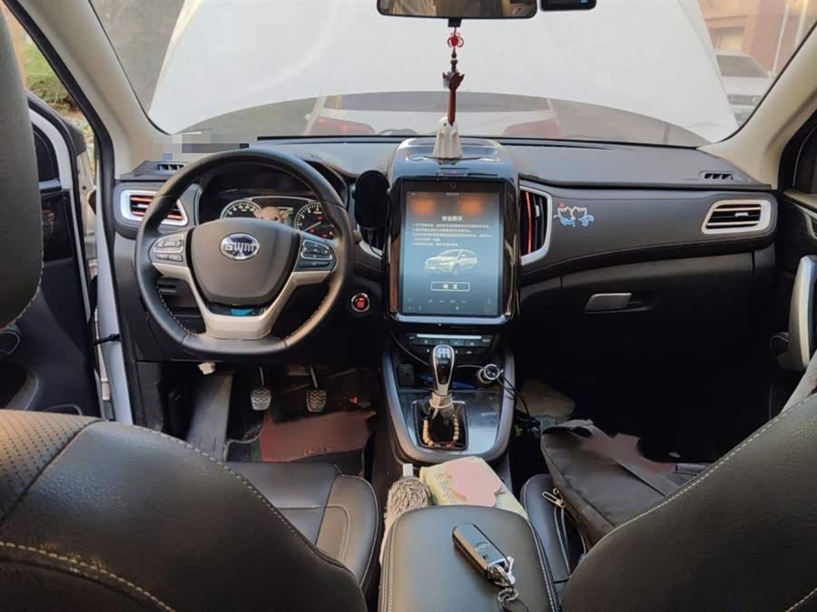SWM X7 2018 #19 SWM X7 2018 car image #19