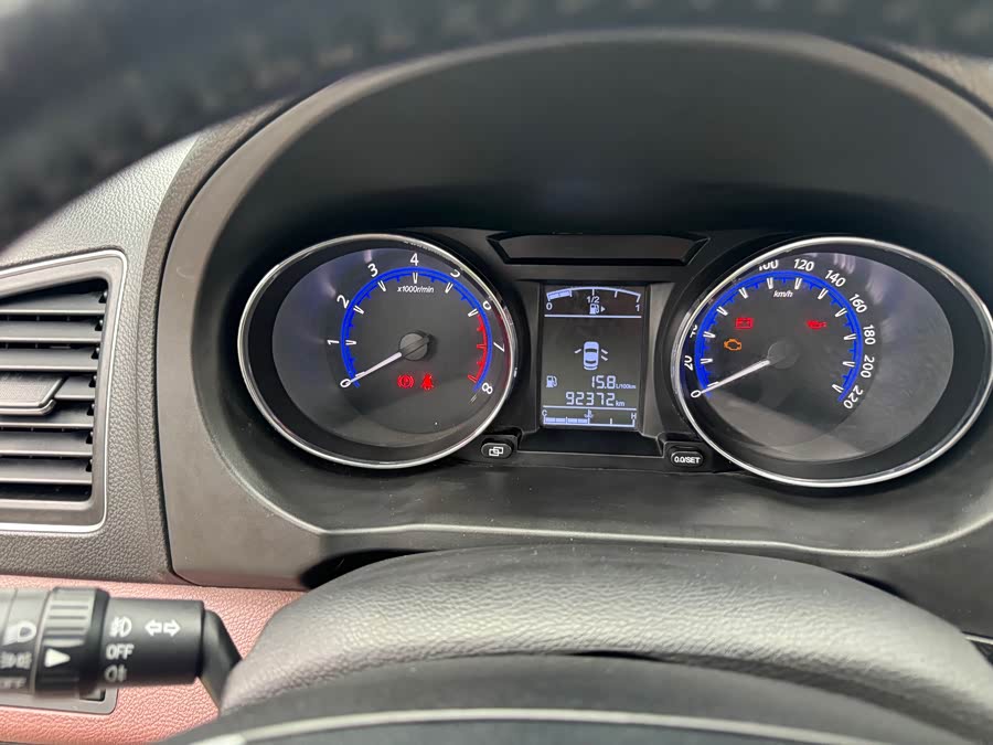 Forthing SX6 2017 car image #19