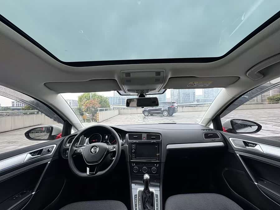 Volkswagen Golf Pure Electric 2021 imagen de coche #19