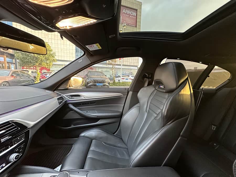 BMW M5 2019 car image #19