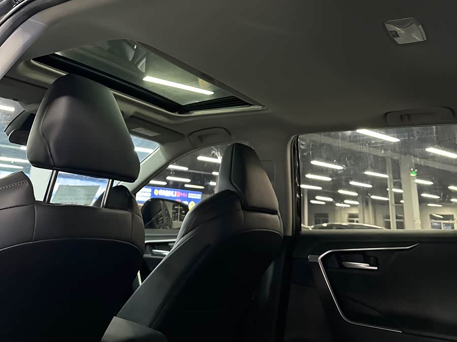 Kia Wildlander 2022 car image #19