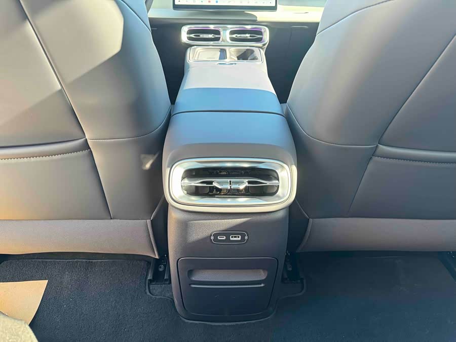 零跑汽车 零跑B01 2025 汽车图片 #19