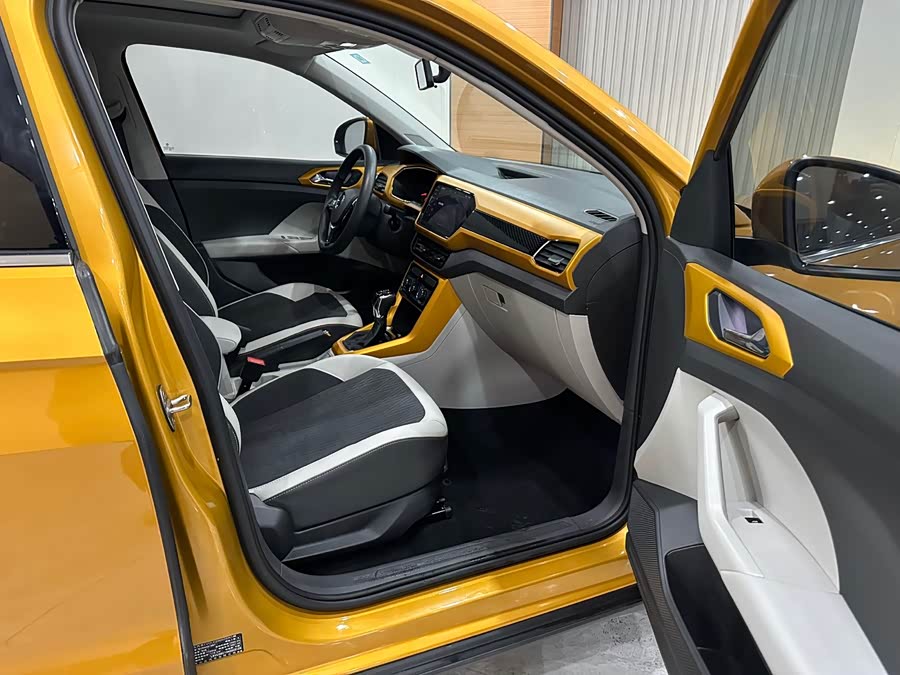 Volkswagen T-Cross 2021 #19 Volkswagen T-Cross 2021 car image #19