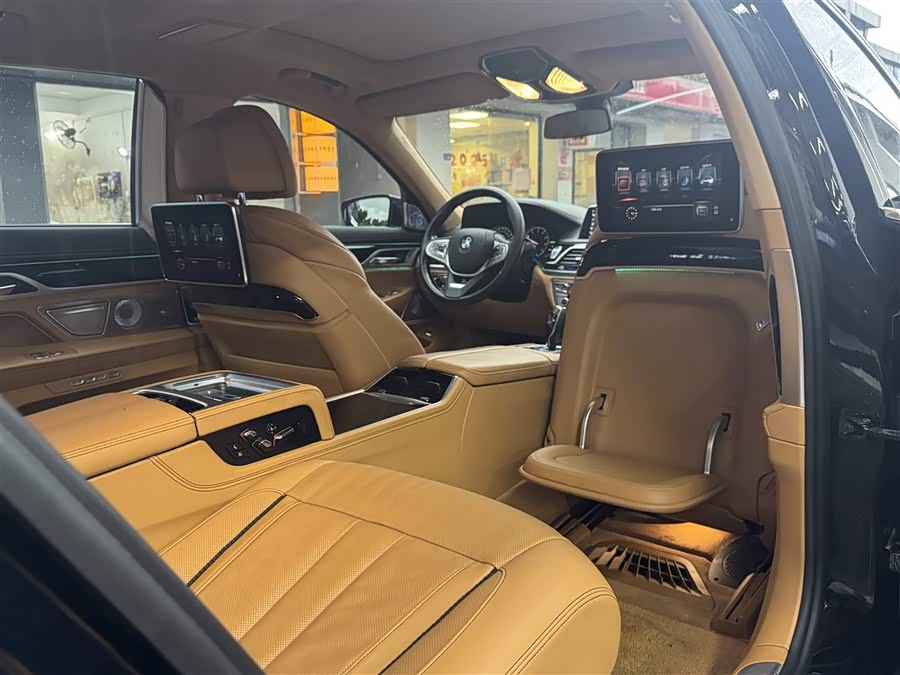 BMW 7 Series 2017 car image #19