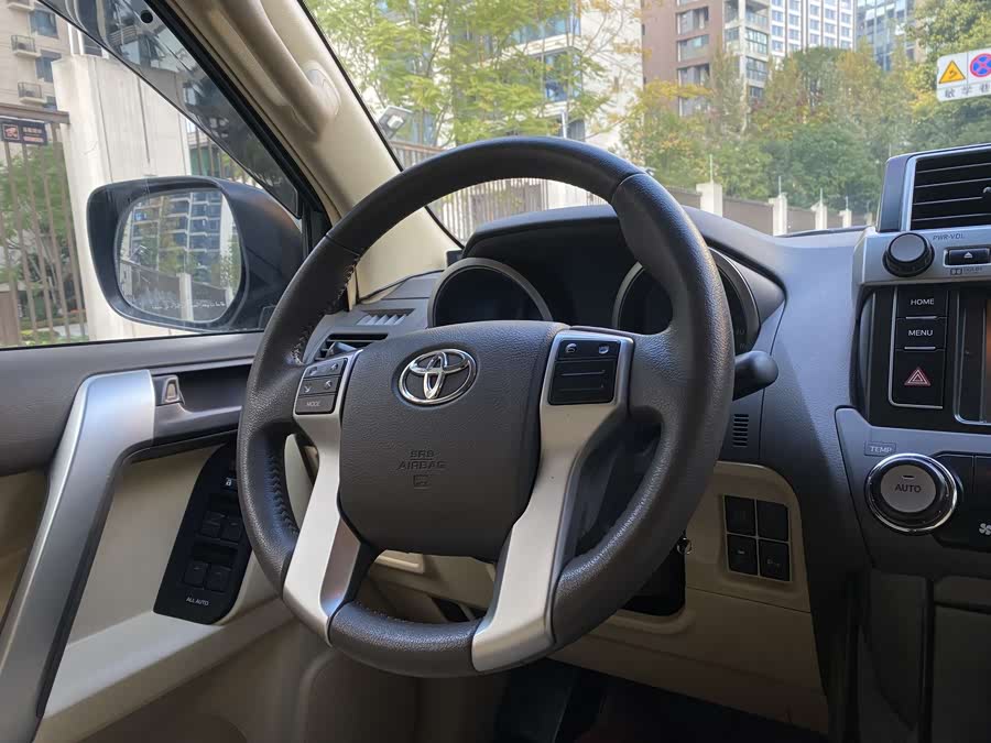 Toyota 2015 car image #19