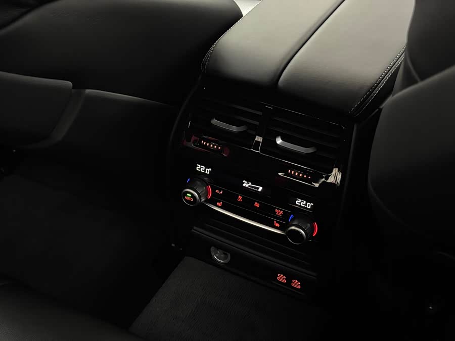 BMW M5 2023 car image #19