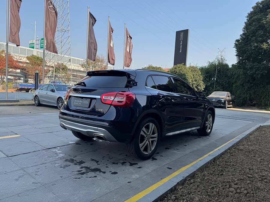 Mercedes-Benz GLA Class 2017 immagine di auto #19