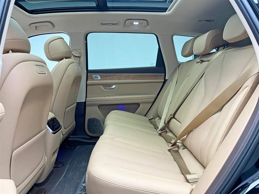 2025 car image #19