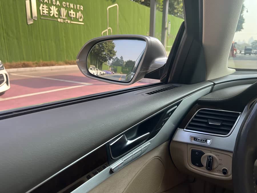 Audi A8 2014 car image #19