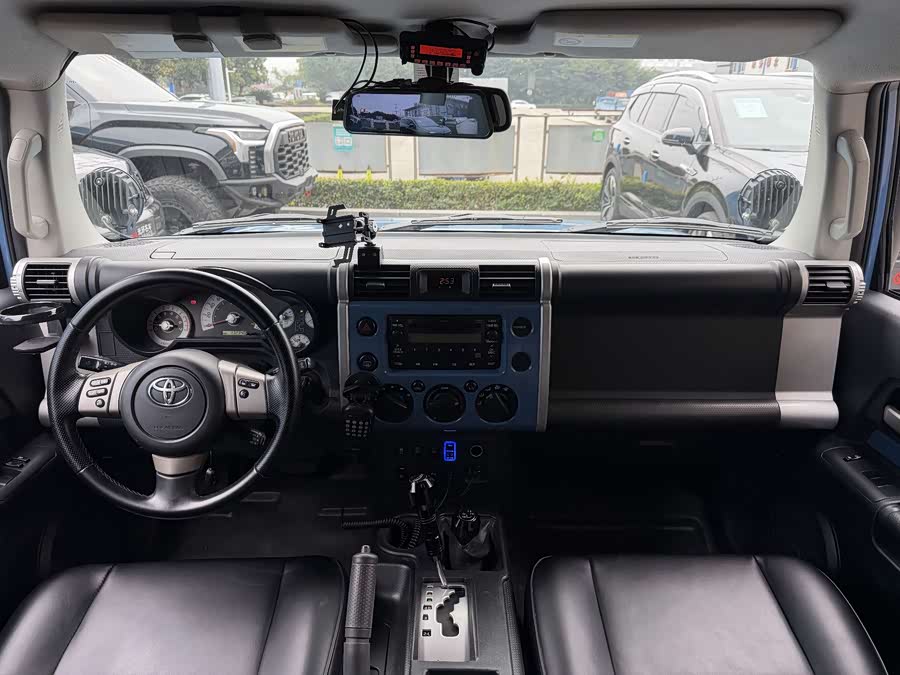 Toyota FJ Cruiser 2011 car image #19