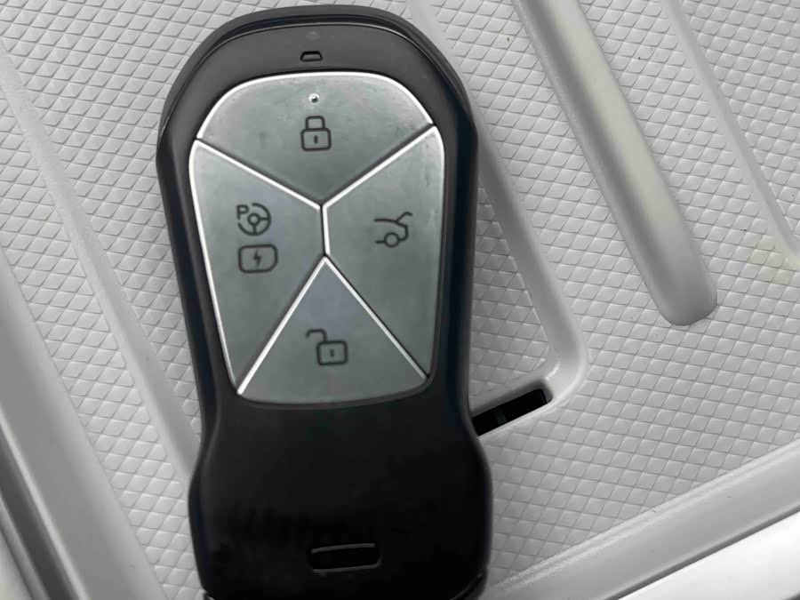 Xpeng G9 2023 car image #19