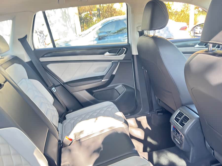 Volkswagen Tayron 2023 immagine di auto #19