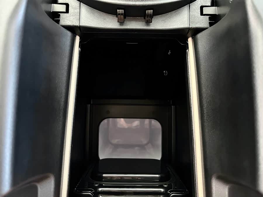 Mercedes-Benz V Class 2023 immagine di auto #19