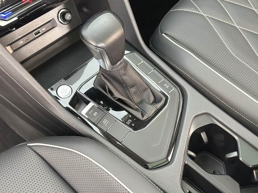 Volkswagen Tiguan L 2021 car image #19