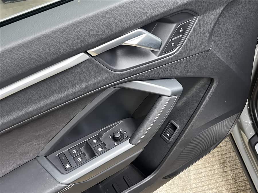 Audi Q3 2024 car image #19