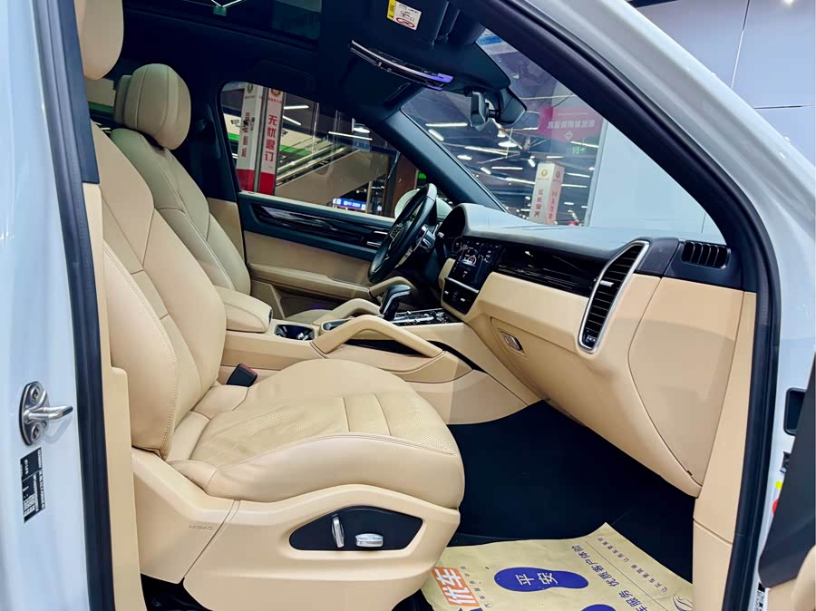 2019 car image #19