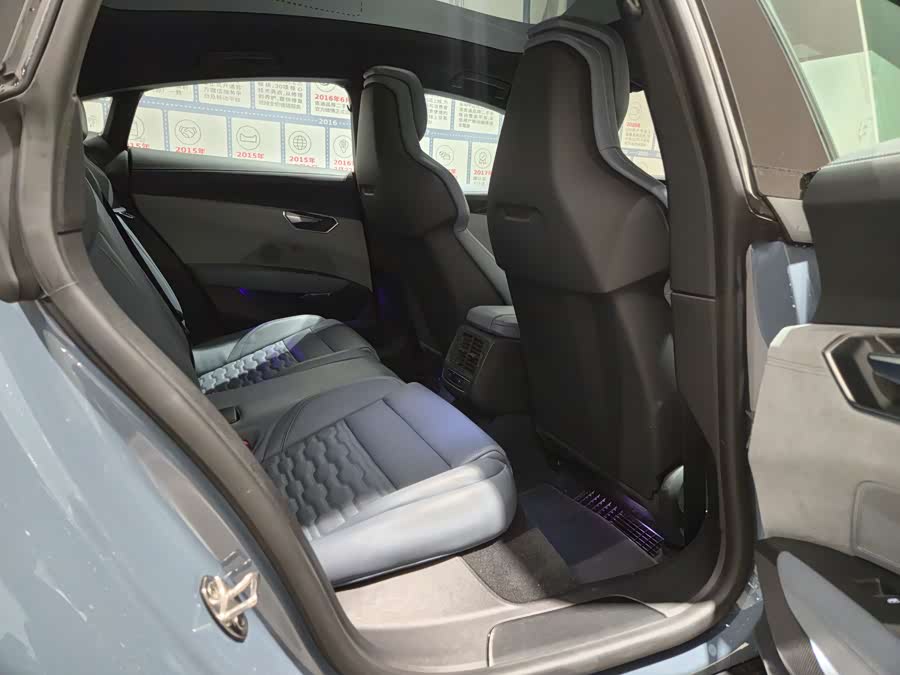 Audi e-tron GT 2024 image de voiture #19