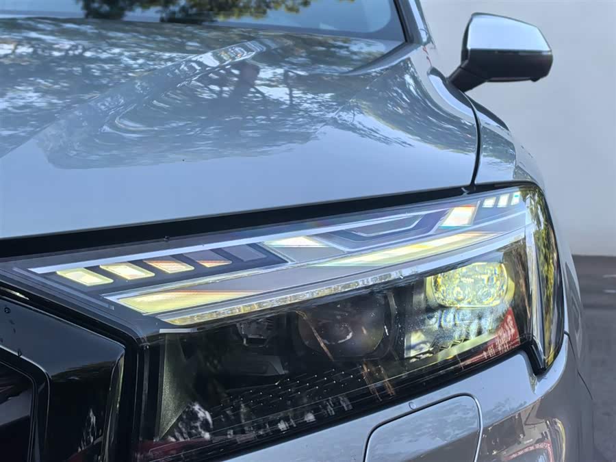 Audi SQ7 2024 car image #19