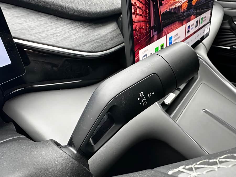 GEELY 2025 #19 GEELY 2025 car image #19