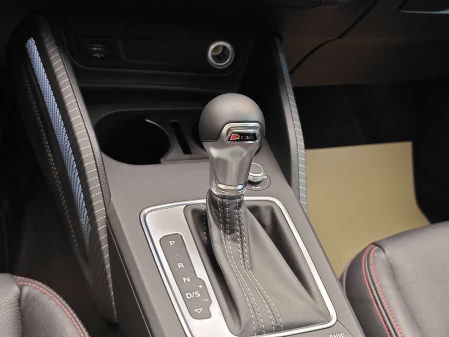 Audi Q2L 2022 car image #19