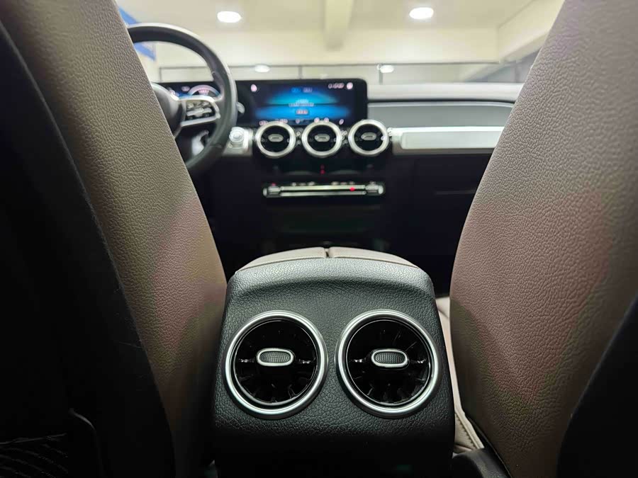 Mercedes-Benz GLB Class 2023 car image #19