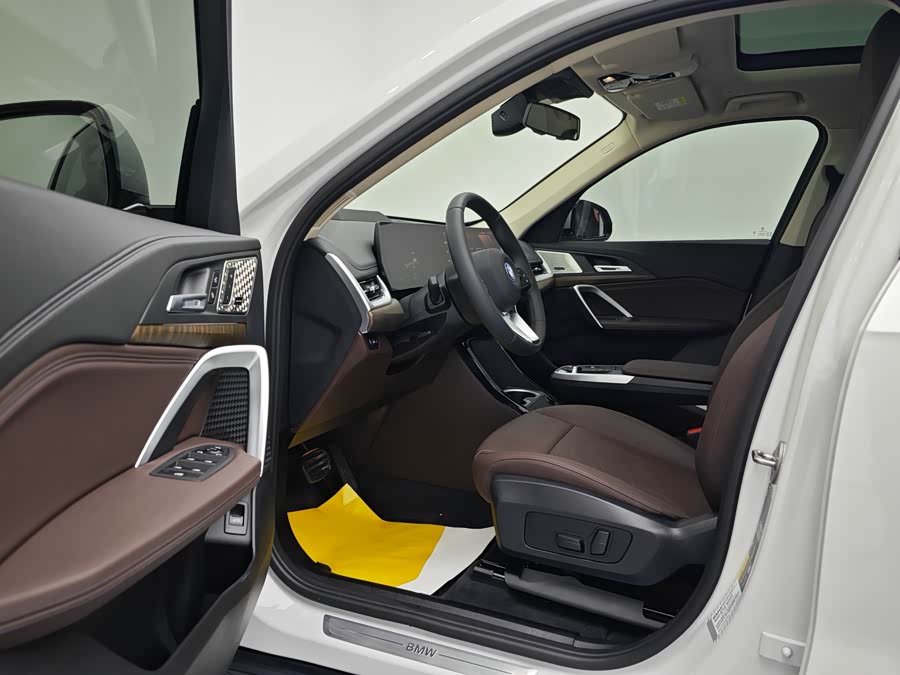 BMW iX1 2025 #19 BMW iX1 2025 car image #19