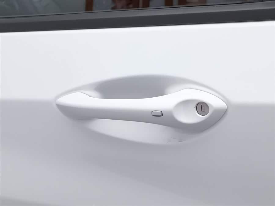 Chevrolet Tracker 2020 immagine di auto #19