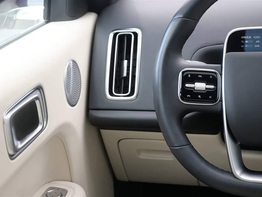 Li L9 2024 صورة سيارة #19