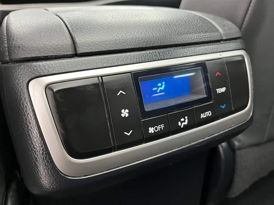Toyota Highlander 2018 car image #19