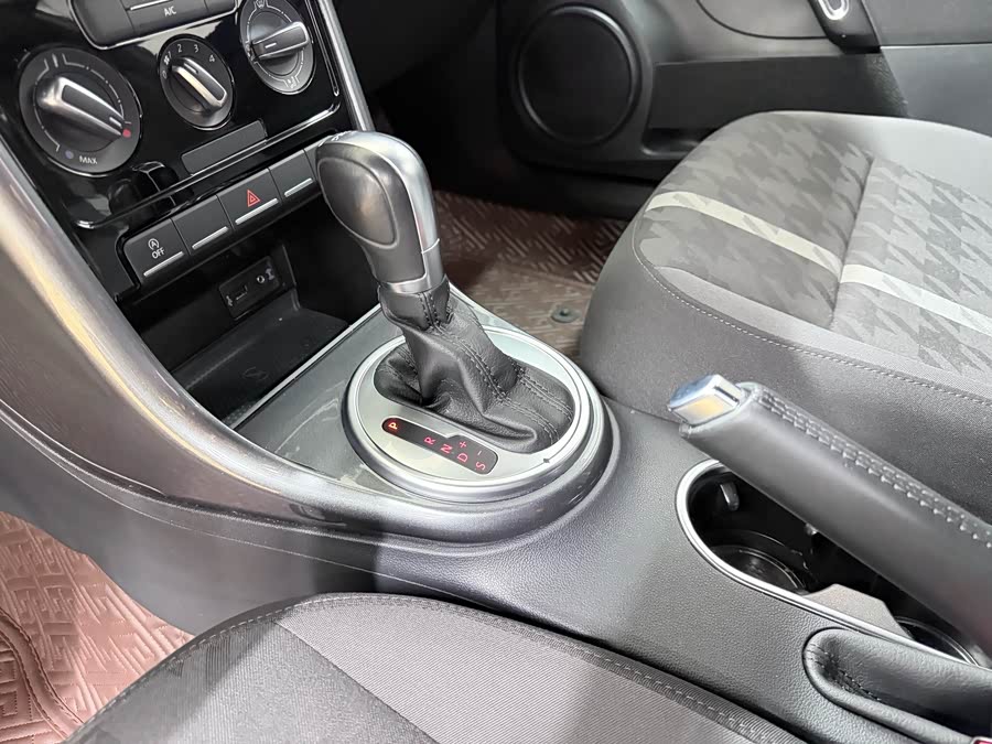 Volkswagen Beetle 2017 изображение автомобиля #19