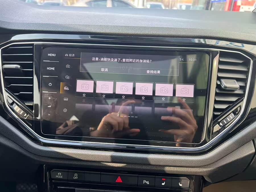 Volkswagen T-Roc 2023 car image #19