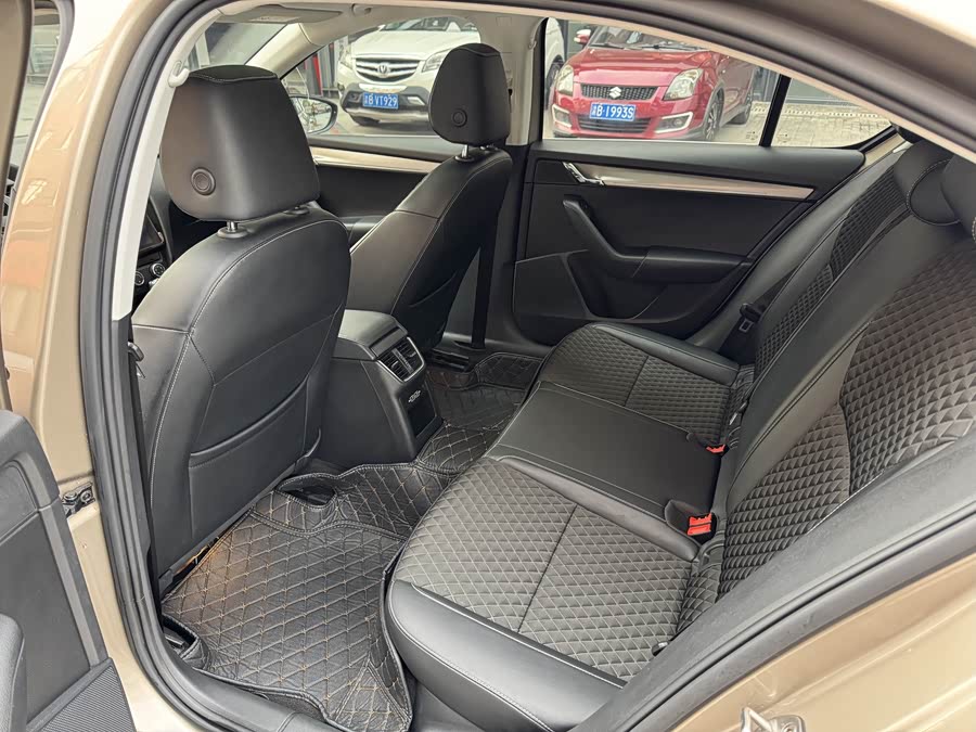 Skoda Octavia 2019 car image #19