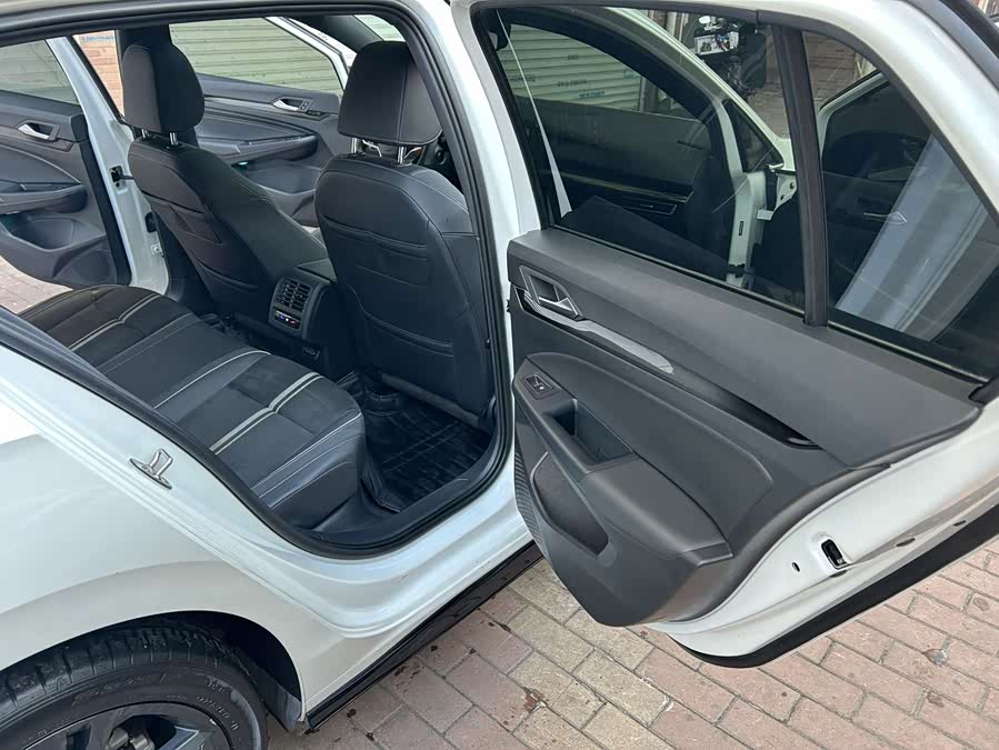 Volkswagen Golf 2022 car image #19