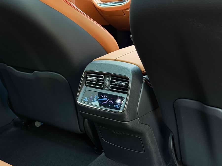 BYD Han 2023 car image #19