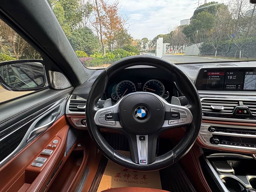BMW 7 Series 2017 car image #19