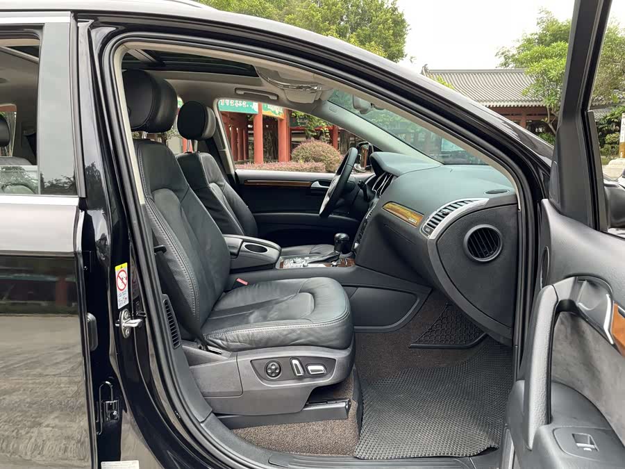 Audi Q7 2015 car image #19