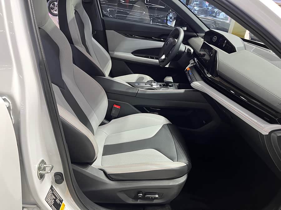 Changan UNI-V iDD 2024 car image #19