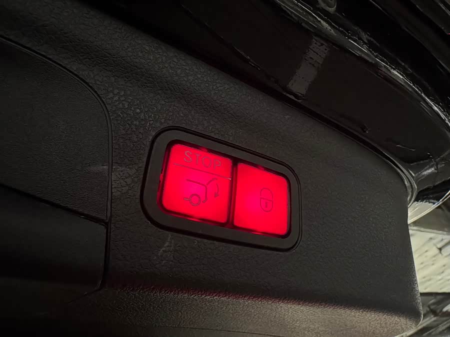 Mercedes-Benz GLE Class 2021 car image #19