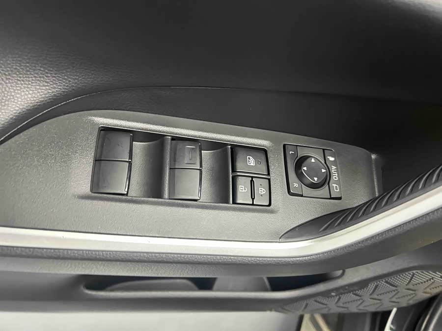 Toyota RAV4 2023 car image #19