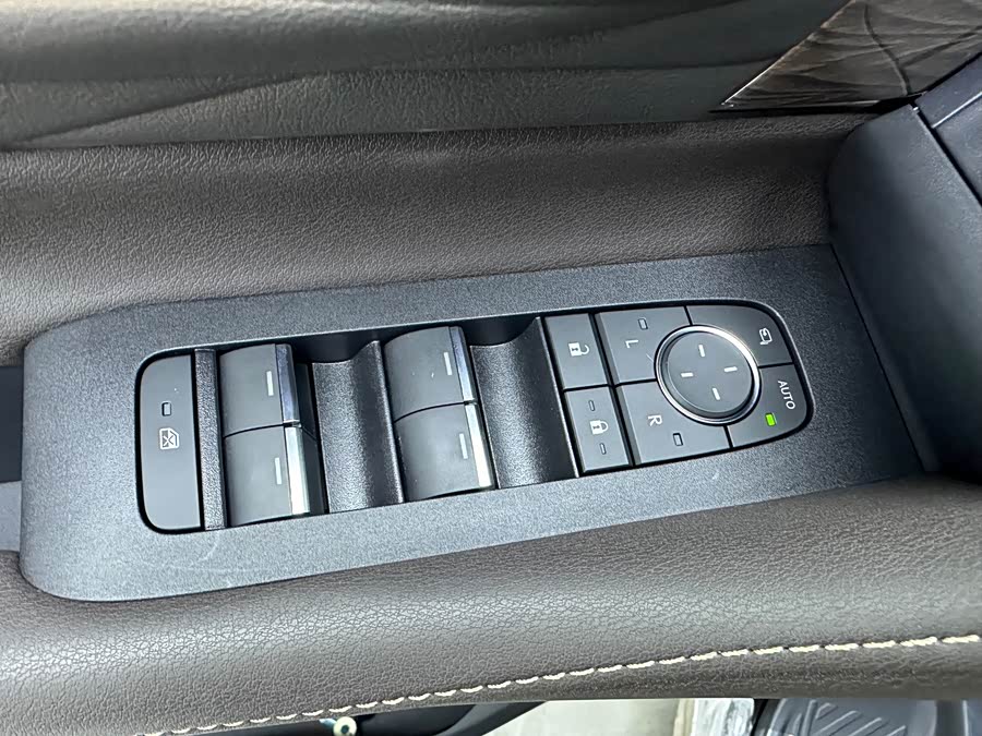 Toyota Alphard car image #19