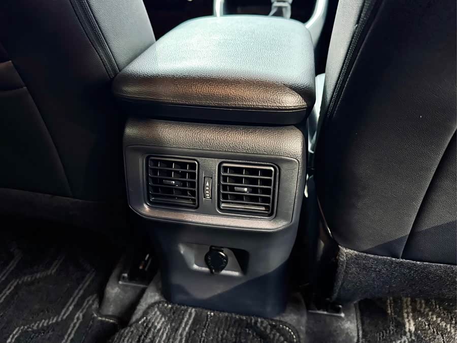 Toyota RAV4 2022 car image #19